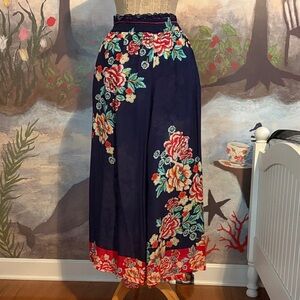 Johnny Was Navy Floral wide leg pants.